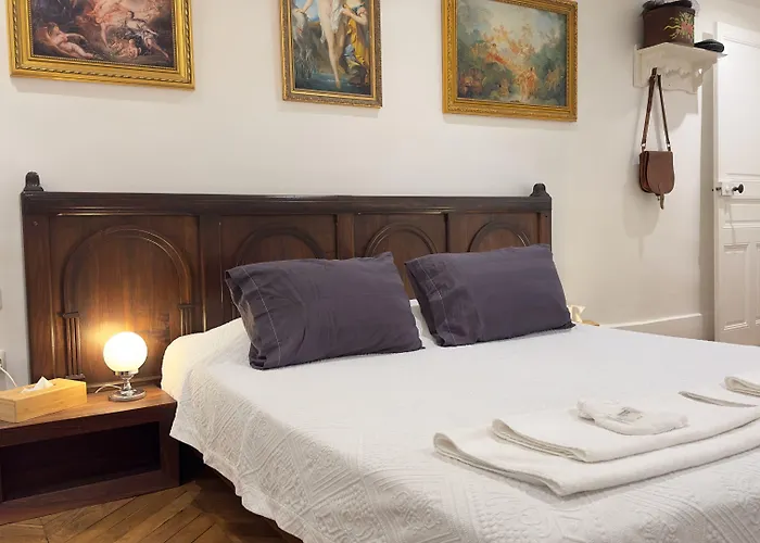 Chambre de charme au coeur du vieux Valence - Confort&Calme